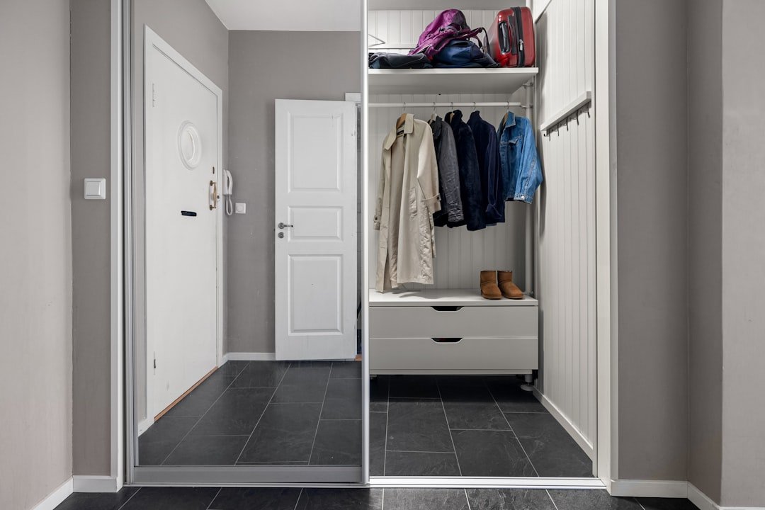 Guide to wardrobe transition for minimalistic style